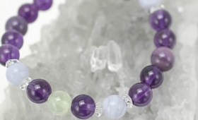 石が輝きを放っていて、とてもパワーを感じます