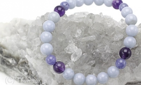 想像もしていなかった涼やかな水色メインのブレスレットでした