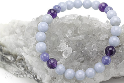 想像もしていなかった涼やかな水色メインのブレスレットでした